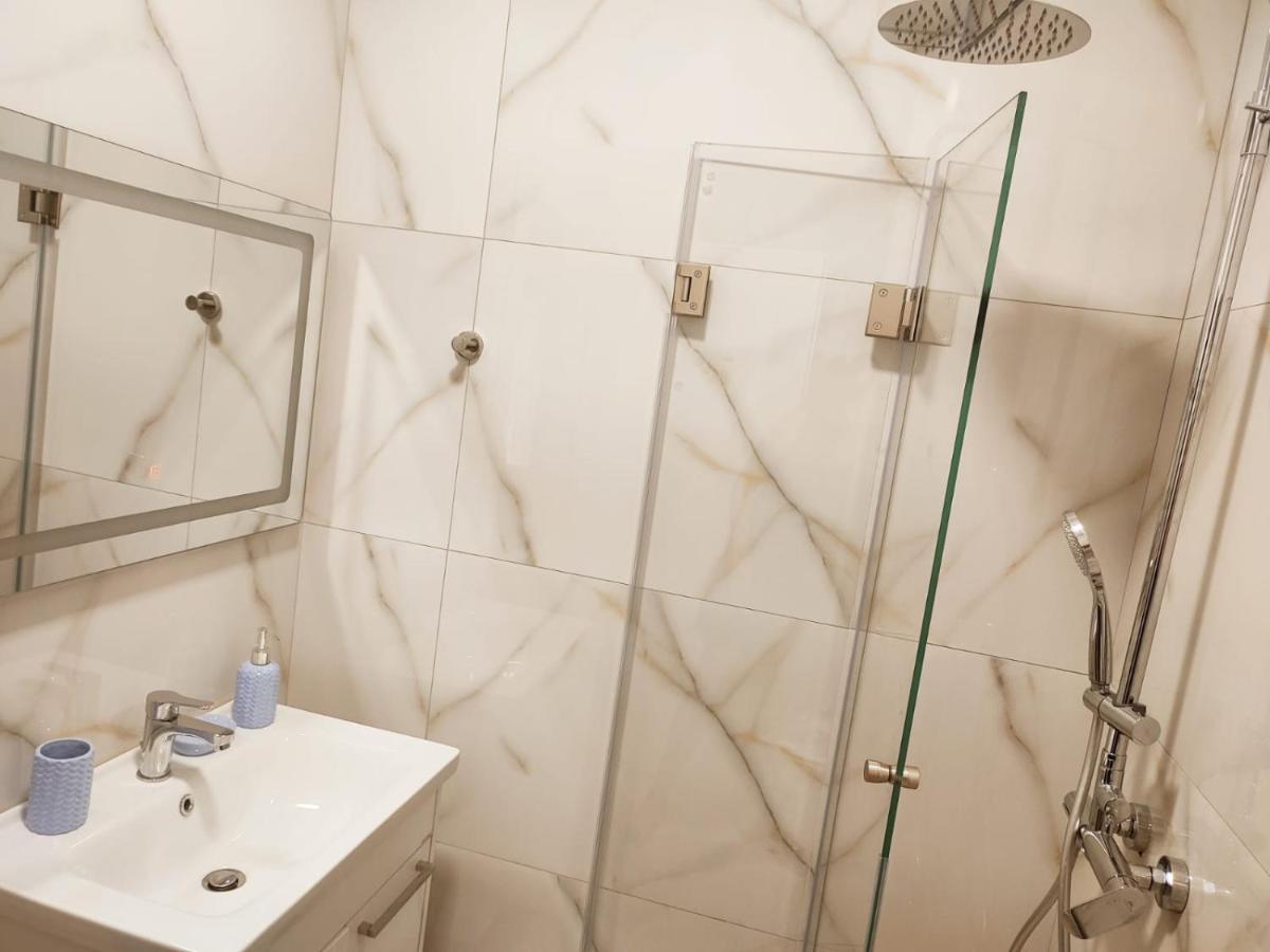 Proda Apartments Sarandë エクステリア 写真