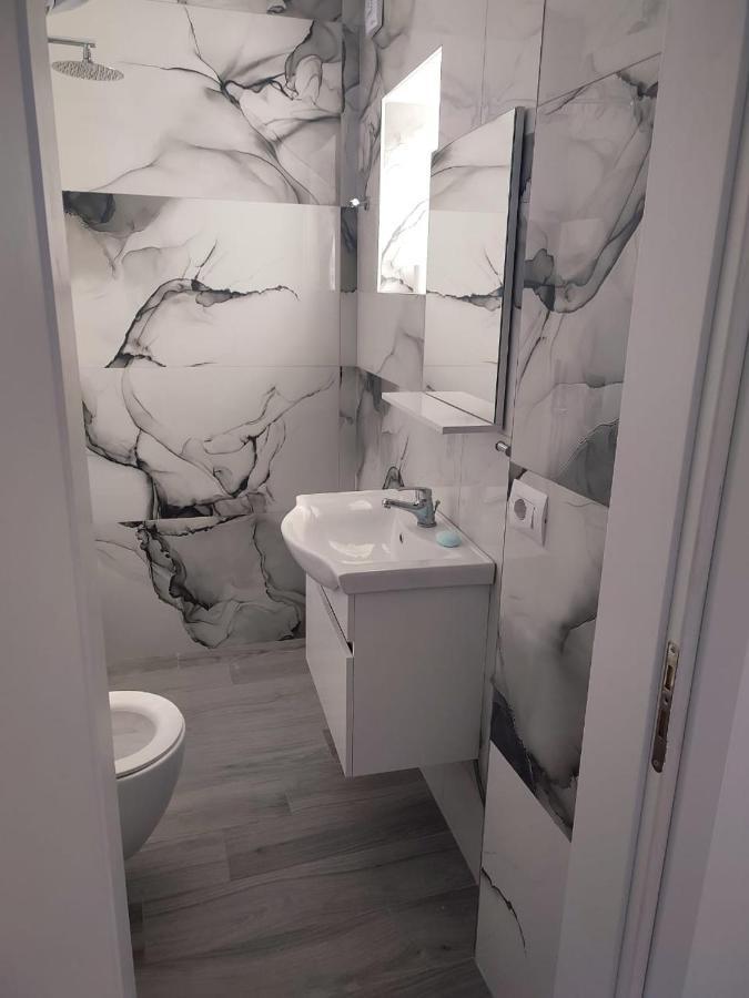 Proda Apartments Sarandë エクステリア 写真